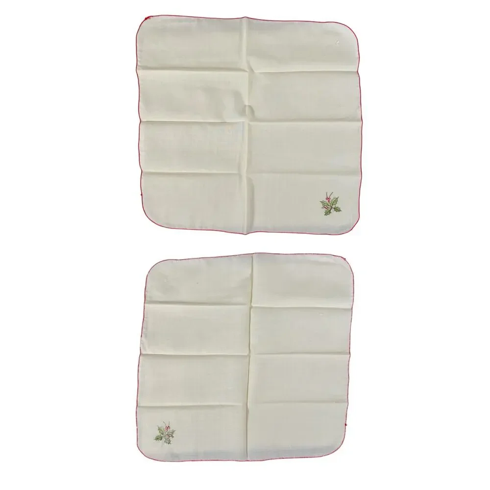 VTG Set of 4 Christmas Placemats and 4 Napkins Holly Linen White Red Dining Room